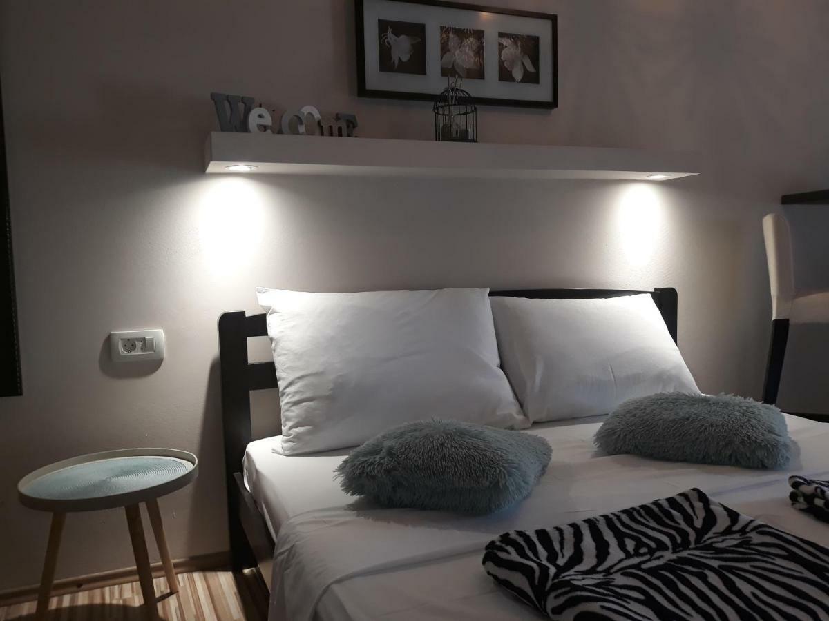 Apartmani Diana Biograd Na Moru Esterno foto