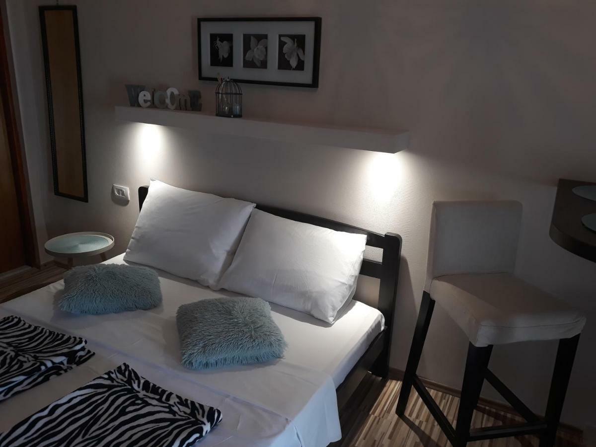 Apartmani Diana Biograd Na Moru Esterno foto