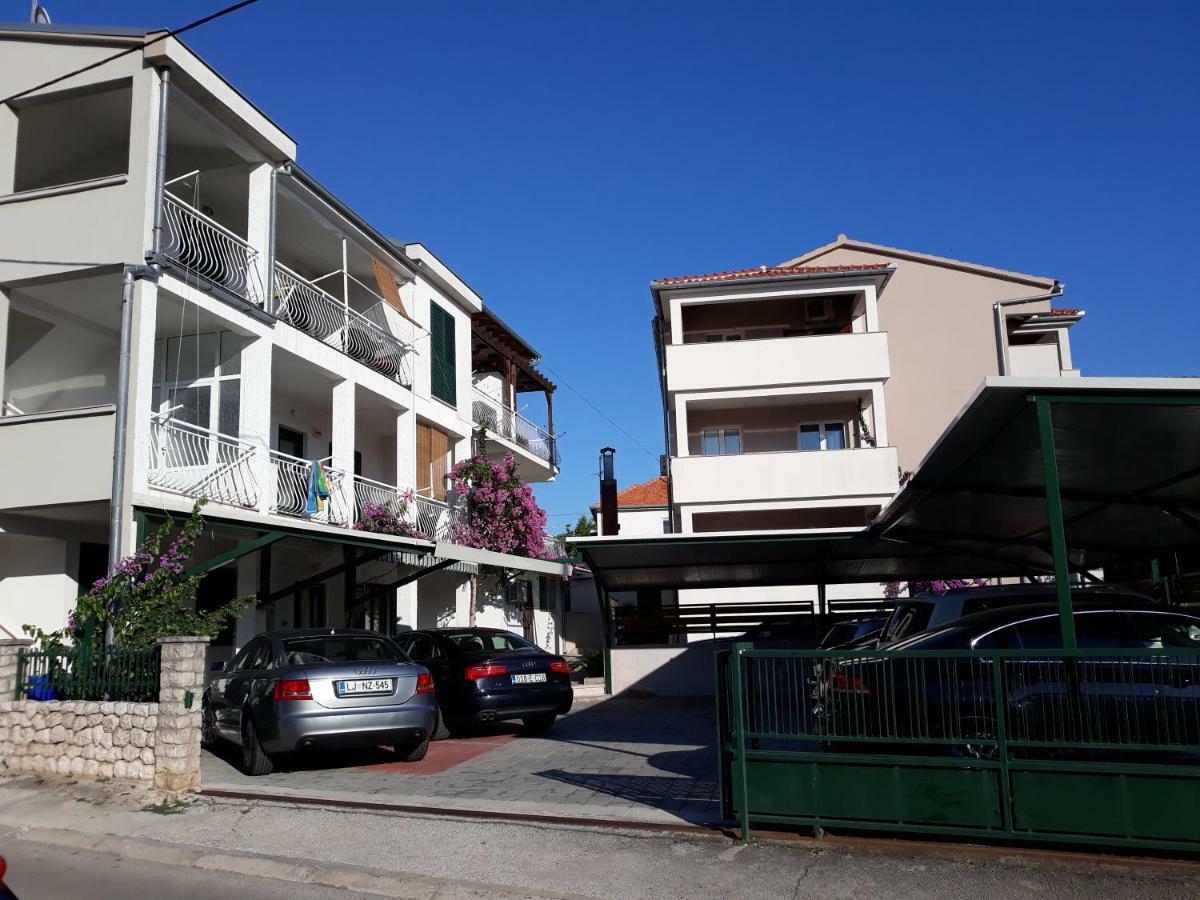 Apartmani Diana Biograd Na Moru Esterno foto